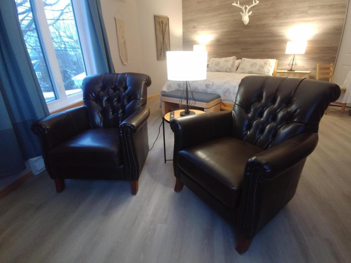 Dans Les Bras De Memphre Bed & Breakfast Magog ภายนอก รูปภาพ