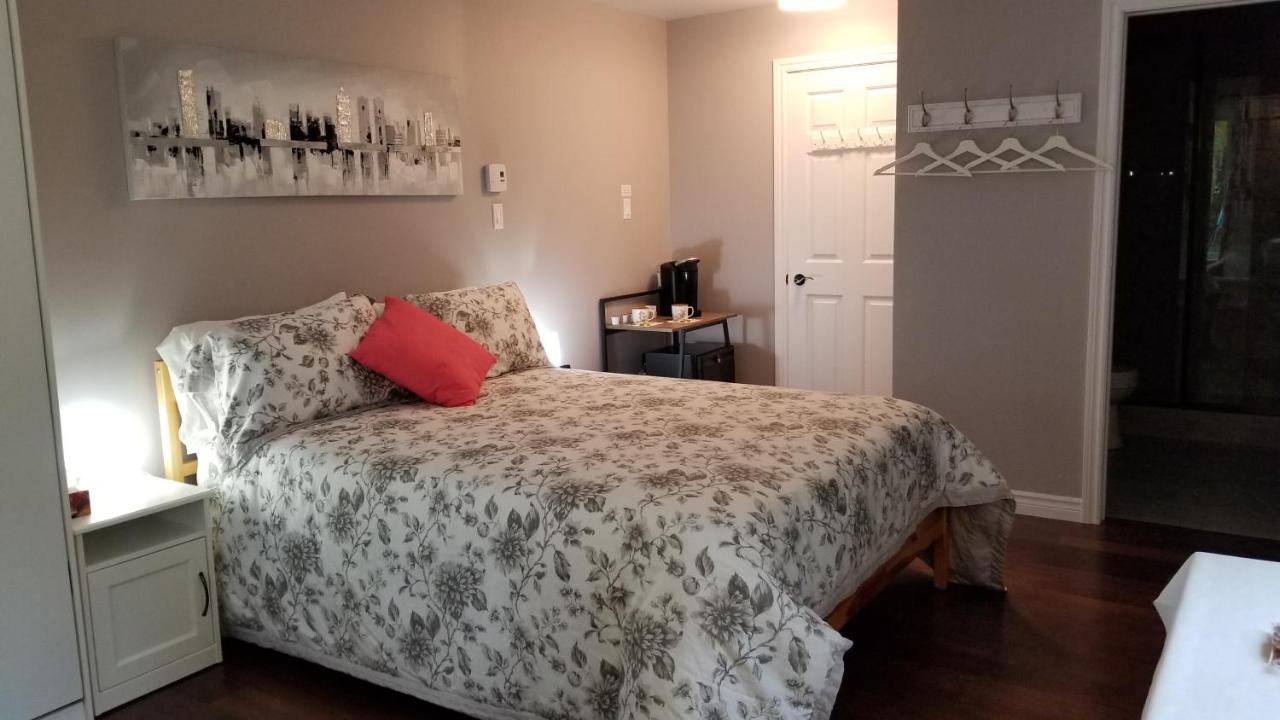 Dans Les Bras De Memphre Bed & Breakfast Magog ภายนอก รูปภาพ