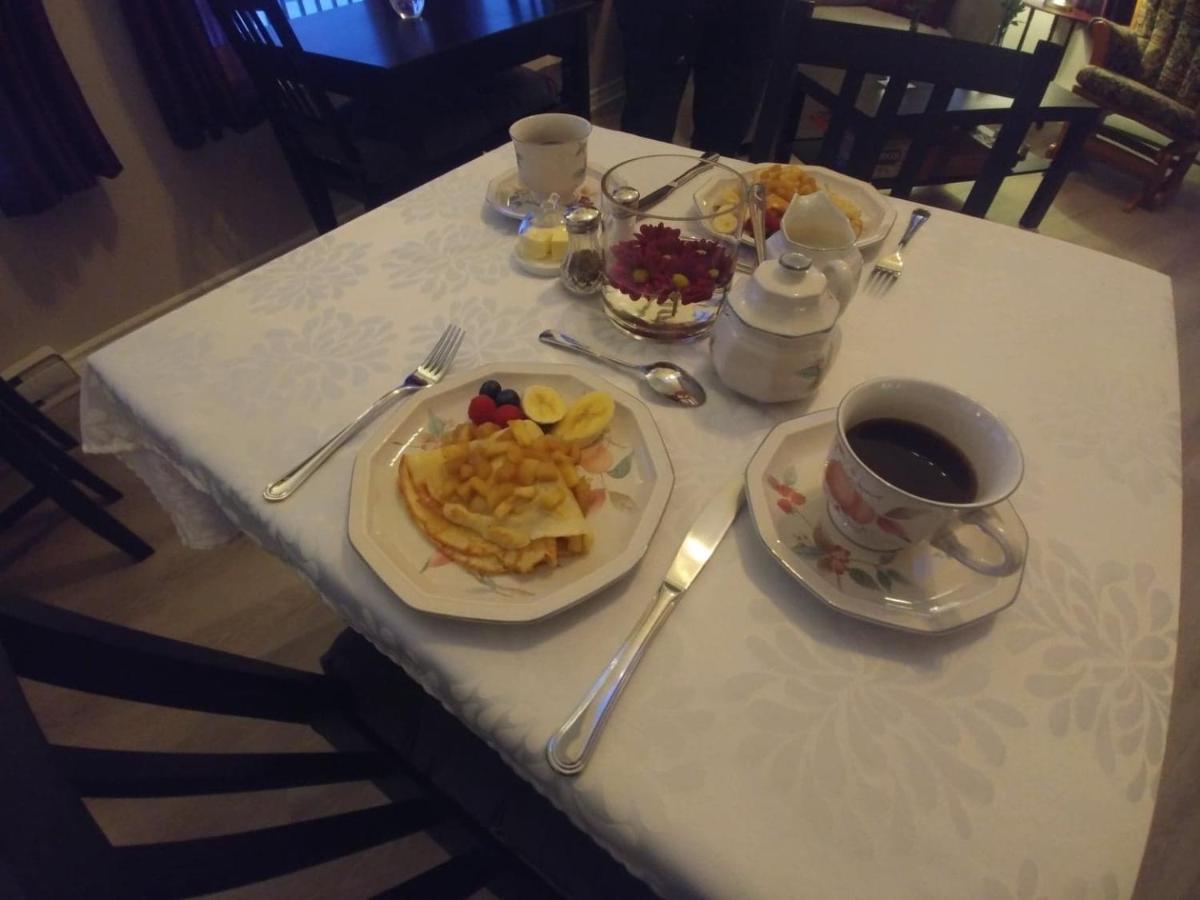 Dans Les Bras De Memphre Bed & Breakfast Magog ภายนอก รูปภาพ