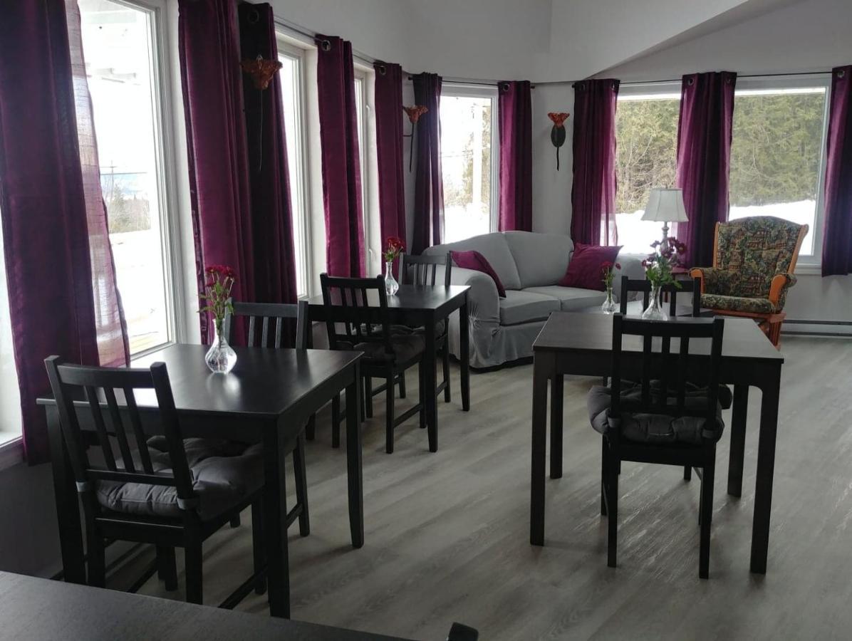Dans Les Bras De Memphre Bed & Breakfast Magog ภายนอก รูปภาพ