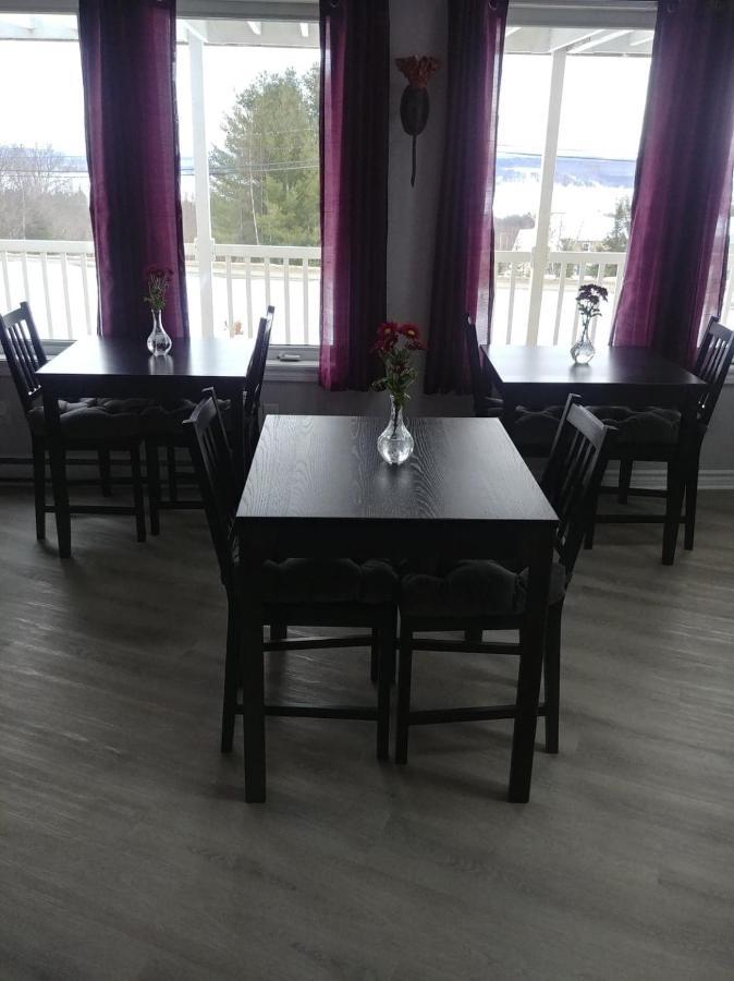 Dans Les Bras De Memphre Bed & Breakfast Magog ภายนอก รูปภาพ
