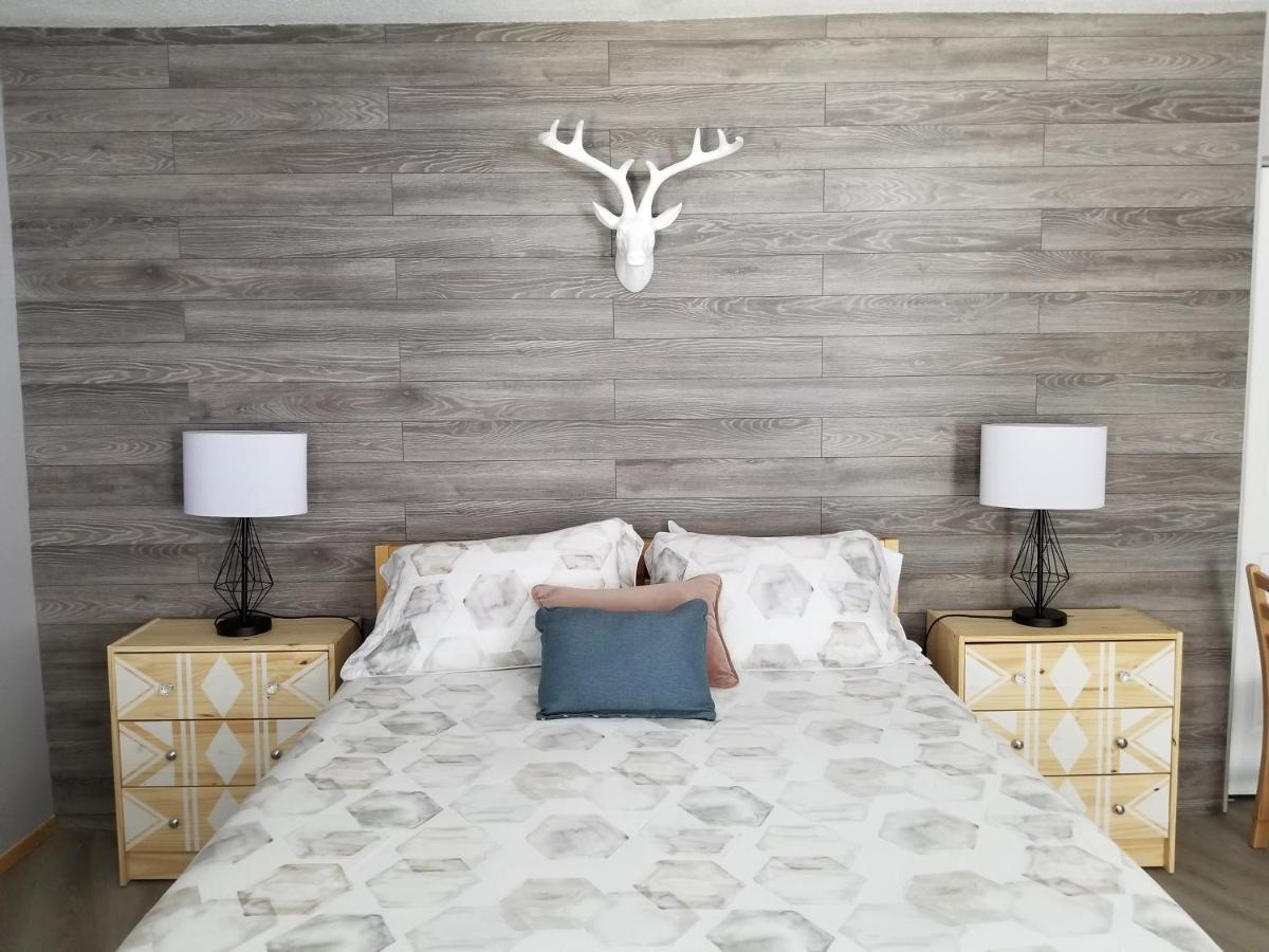 Dans Les Bras De Memphre Bed & Breakfast Magog ภายนอก รูปภาพ