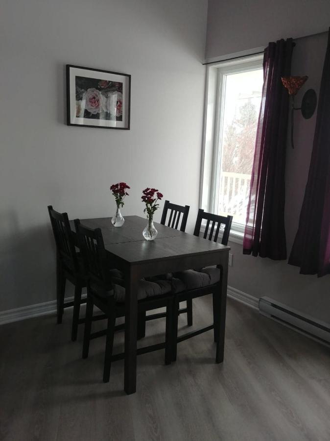 Dans Les Bras De Memphre Bed & Breakfast Magog ภายนอก รูปภาพ