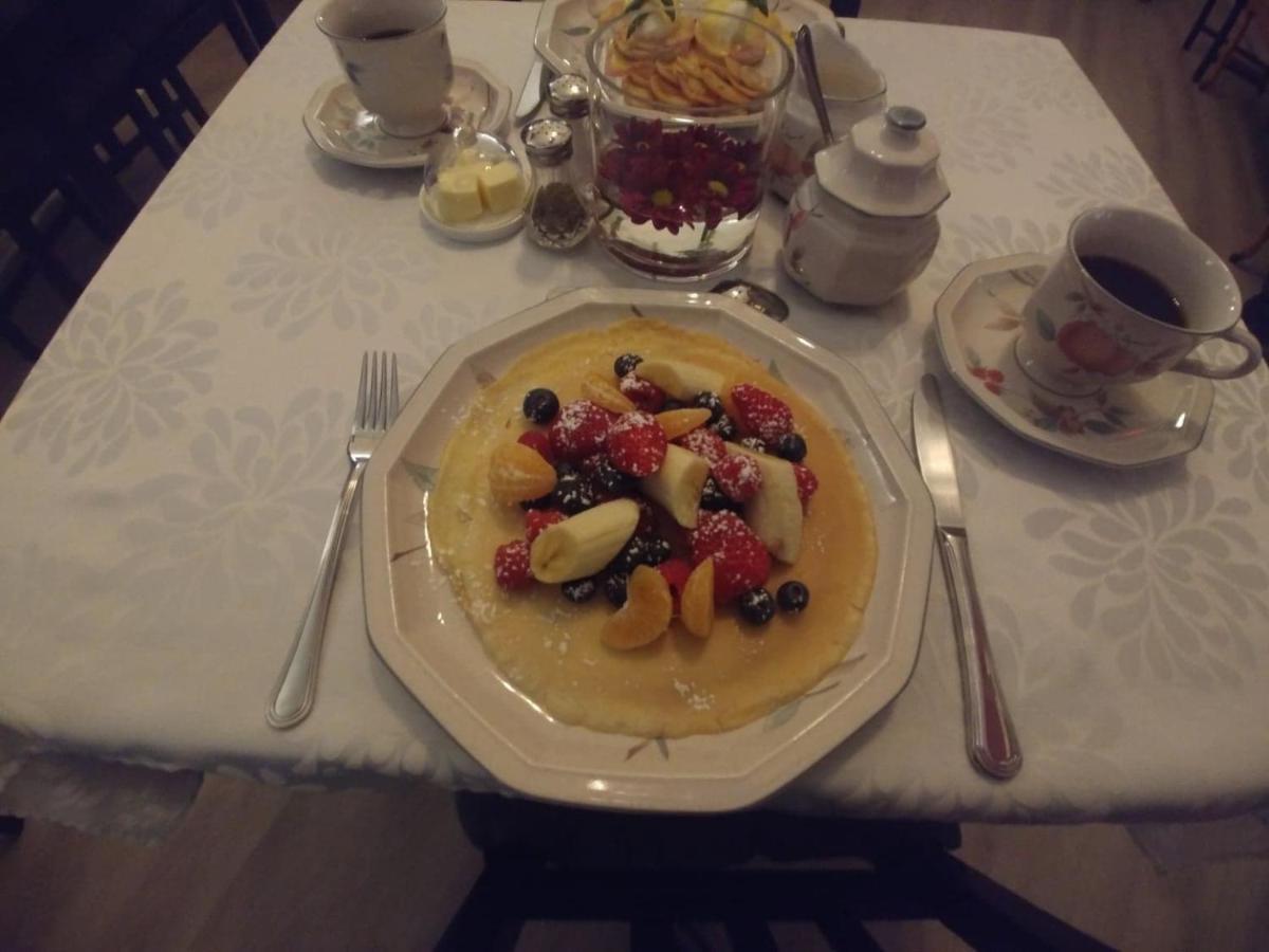 Dans Les Bras De Memphre Bed & Breakfast Magog ภายนอก รูปภาพ