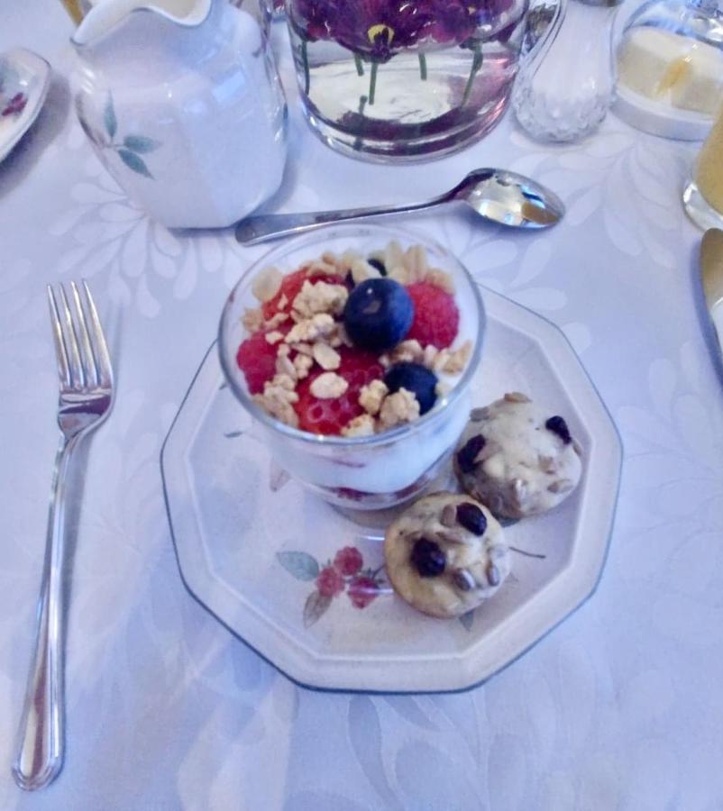 Dans Les Bras De Memphre Bed & Breakfast Magog ภายนอก รูปภาพ
