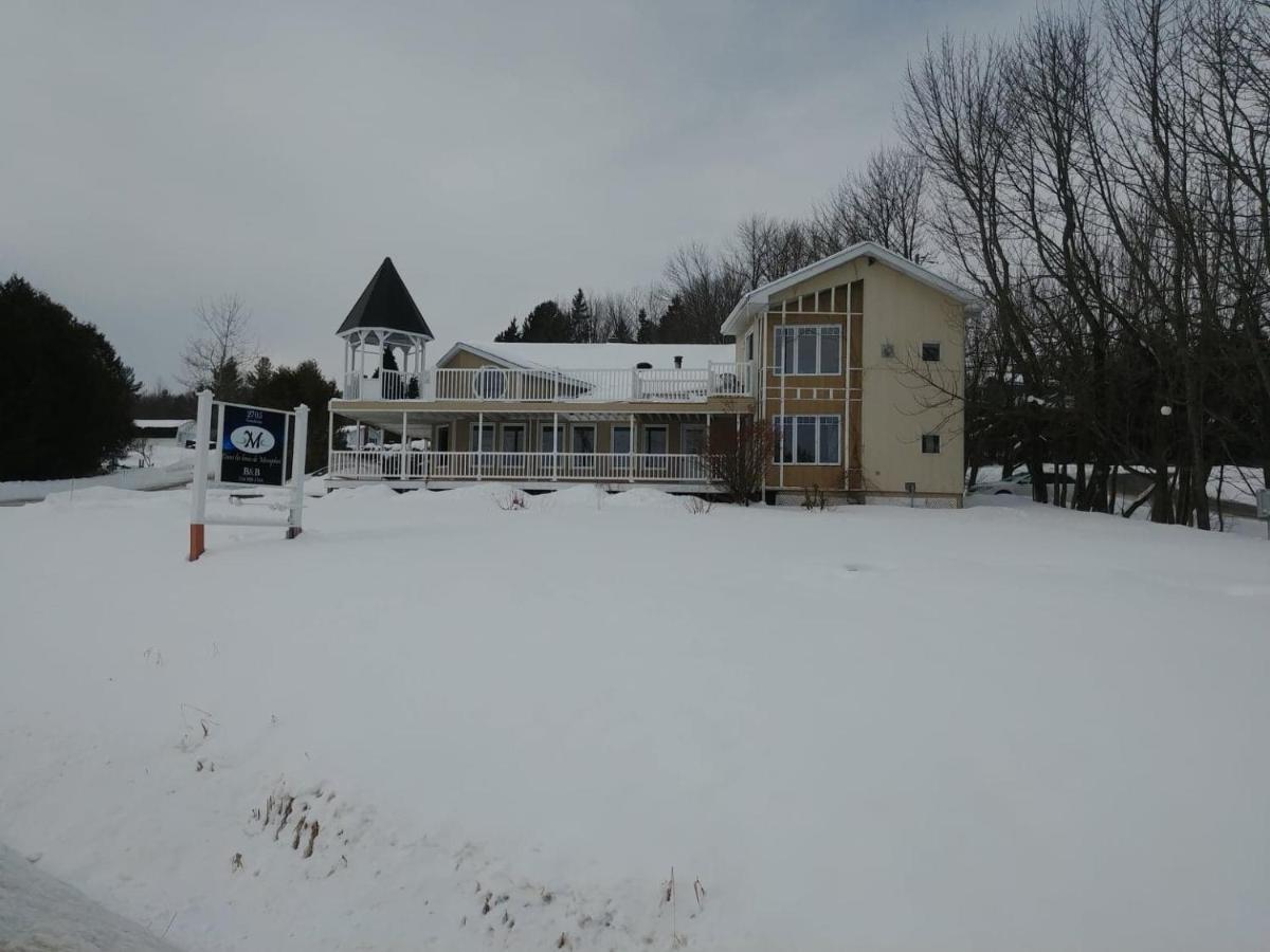 Dans Les Bras De Memphre Bed & Breakfast Magog ภายนอก รูปภาพ