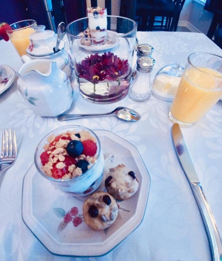 Dans Les Bras De Memphre Bed & Breakfast Magog ภายนอก รูปภาพ
