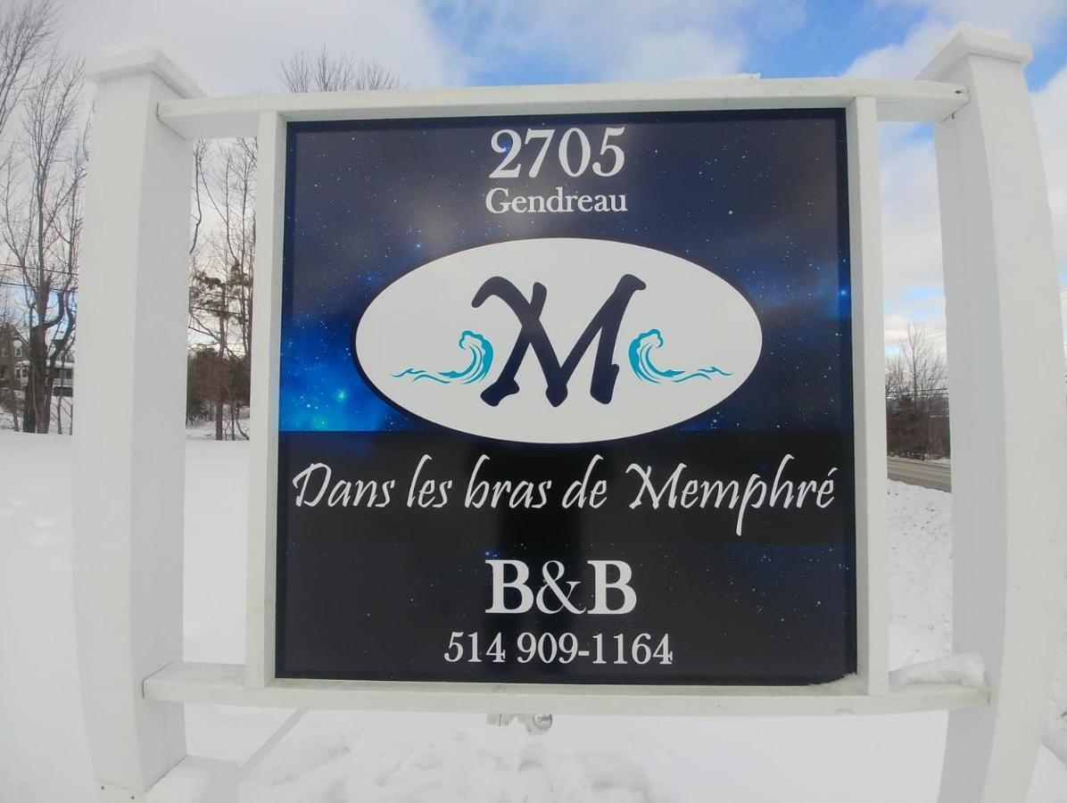Dans Les Bras De Memphre Bed & Breakfast Magog ภายนอก รูปภาพ