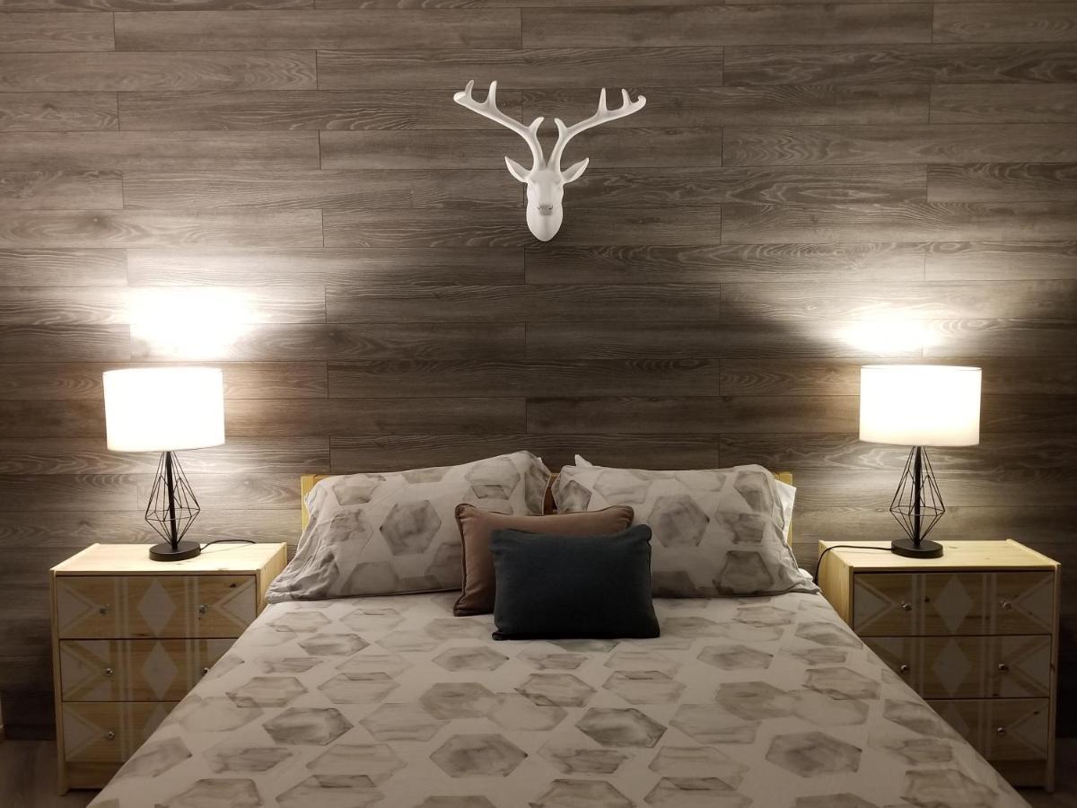 Dans Les Bras De Memphre Bed & Breakfast Magog ภายนอก รูปภาพ